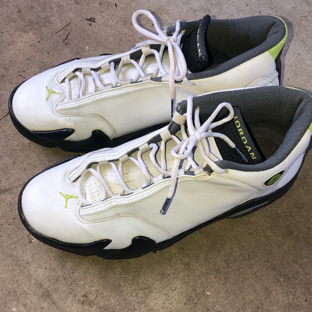 📦 SOLD 📦 Air Jordan White Chartreuse